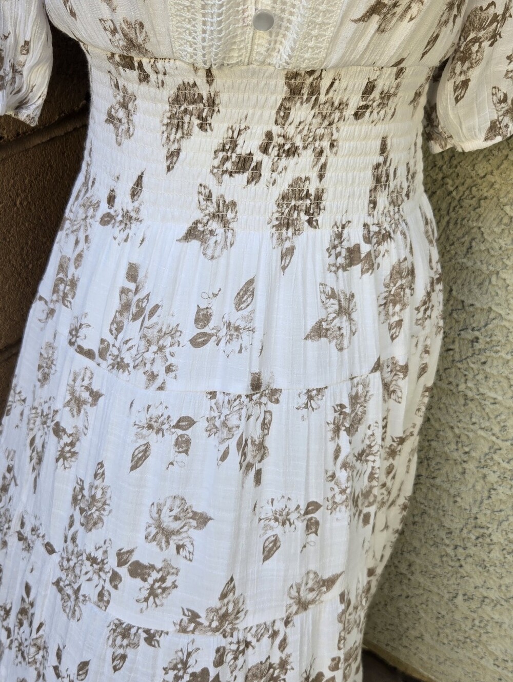 J Gee Vintage-Inspired Cream Floral Maxi Dress - Picture 4 of 9